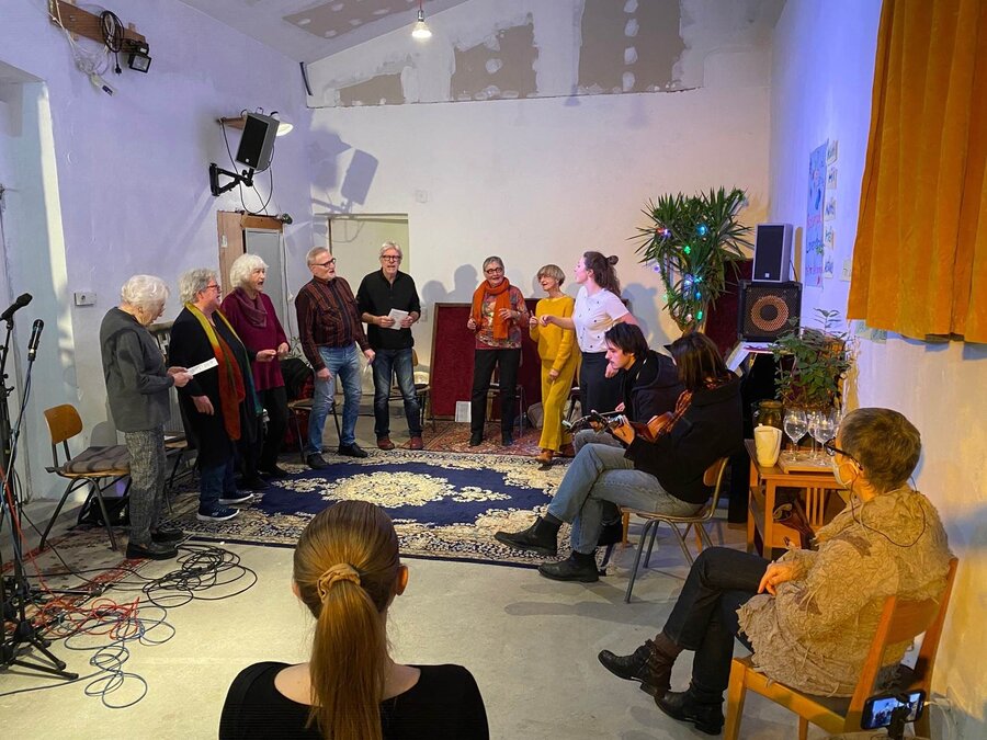 Wohnzimmerkonzert –„Oh wir können ein Lied davon singen“ feat. „Reds and Blues“ 