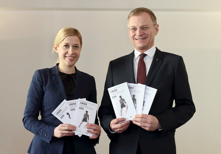 Stadträtin Doris Lang-Mayerhofer und Landeshauptmann Mag. Thomas Stelzer (c) Land OÖ/Denise Stinglmayr