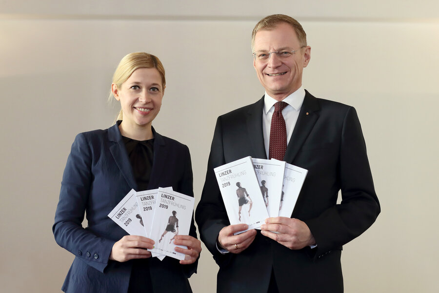 Stadträtin Doris Lang-Mayerhofer und Landeshauptmann Mag. Thomas Stelzer (c) Land OÖ/Denise Stinglmayr